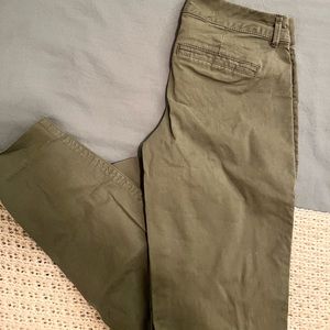 Old Navy pixie pants green